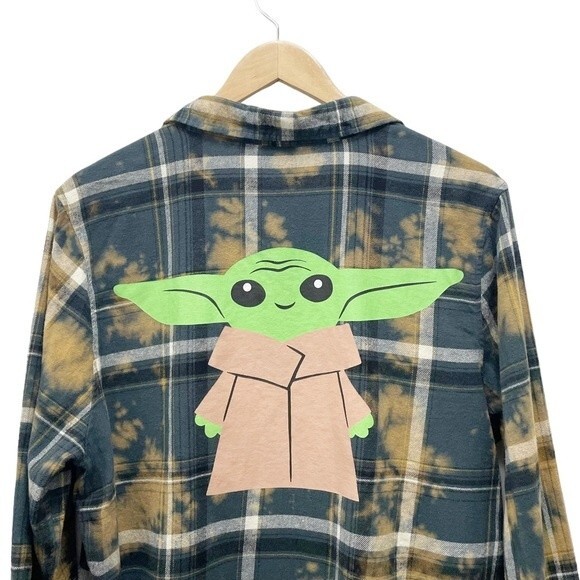 Star Wars Top The Mandalorian Grogu Baby Yoda Plaid Grunge Flannel Size Large - Picture 3 of 10